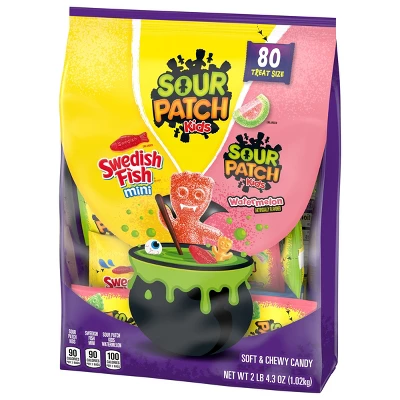SOUR PATCH KIDS Watermelon & Swedish Fish Halloween Candy Variety Pack - 36.32oz/80ct 6 SOUR PATCH KIDS Watermelon & Swedish Fish Halloween Candy Variety Pack - 36.32oz/80ct - Image 6